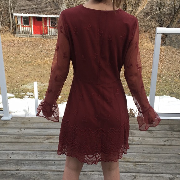 Forever 21 Lace Sleeved V Neck Dress - Picture 9 of 9
